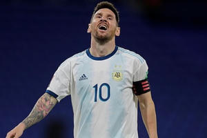 Lionel Messi đang dần “biến hóa” trở thành Quý ngài cáu kỉnh?