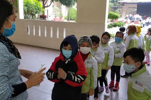 Học sinh đến trường: Việc cần làm bảo đảm an toàn khi còn dịch