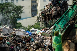 “Núi rác” khổng lồ hơn 500 tấn giữa lòng Hà Nội “Núi rác” khổng lồ hơn 500 tấn giữa lòng Hà Nội