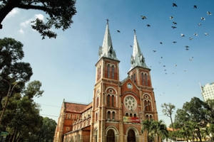 TP HCM: Mái nhà thờ Đức Bà xuống cấp nghiêm trọng