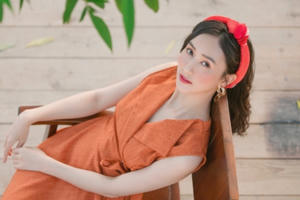 Á hậu Hà Thu chào hè rực rỡ bằng bộ ảnh mướt mắt khiến dân tình xốn xang