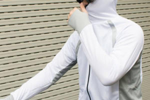 Thời tiết nắng nóng, áo chống nắng có khả năng hạn chế tia UV