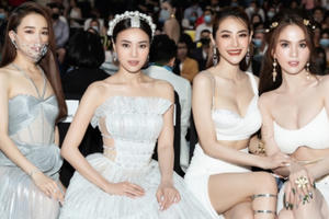 Lan Ngọc, Nhã Phương, Ngọc Trinh diện đồ sexy xem show thời trang