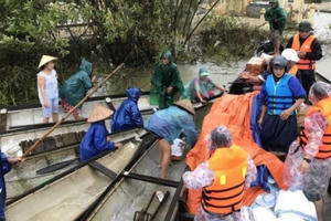 Cứu trợ người dân vùng lũ: Người làm thiện nguyện, kẻ trục lợi bất chính