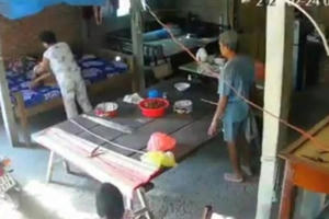 Hắt hủi cha mẹ - lương tri nhức nhối