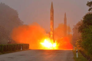 Mỹ điều động tàu chiến, Triều Tiên khoe "tên lửa tấn công siêu chính xác"