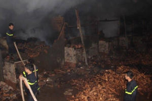 Đắk Nông: "Bà hỏa" thiêu rụi hơn 1.000m2 nhà xưởng