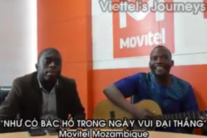 [Clip]: "Anh Tây" hát cover ca khúc "Như có Bác Hồ trong ngày vui đại thắng"