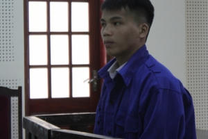 Dùng kẹo để dụ dỗ, gã thanh niên xâm hại bé gái nhiều lần