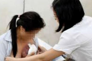 Bệnh nhân ung thư mất đi cơ hội chữa trị vì tin vào lá đắp