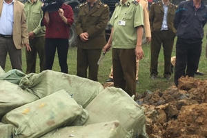 Bắt giữ và tiêu hủy 1,5 tấn thực phẩm bẩn trước khi lên bàn nhậu