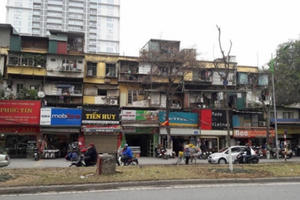 "Khóc dở, mếu dở" vì trót ôm chung cư cũ chờ đền bù