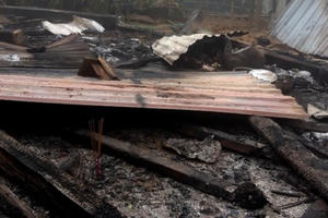 Quảng Nam: Ngôi nhà gỗ bốc cháy, 2 cháu nhỏ tử vong thương tâm