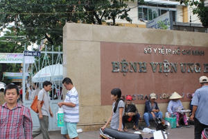 Bệnh viện Ung bướu TP HCM: “Bất thường” một gói thầu hai hồ sơ mời thầu