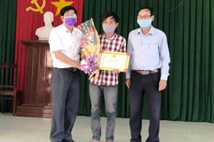 Tuyên dương anh ve chai nghèo trả lại 180 triệu đồng và 1,3 lượng vàng