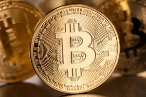 Kinh tế 24h: Giá vàng tăng, Honda triệu hồi xe vì lỗi gương chiếu hậu