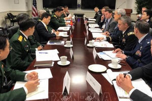 Món quà đặc biệt Thượng tướng Nguyễn Chí Vịnh tặng Thượng Nghị sĩ Mỹ