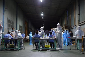 TP HCM cấp tốc lấy mẫu xét nghiệm toàn bộ công nhân Công ty Cổ phần Thiết bị Nhà bếp VINA