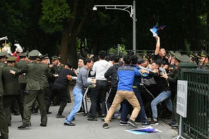 Diễn tập xử lý tình huống tập trung đông người khiếu kiện, gây rối tại Hà Nội Diễn tập xử lý tình huống tập trung đông người khiếu kiện, gây rối tại Hà Nội