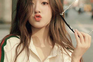 Nhan sắc thật của “thánh nữ xuyên không” Triệu Lộ Tư