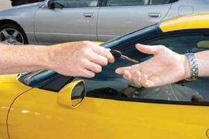 Sắm xe ôtô, “trang bị” thêm văn hóa