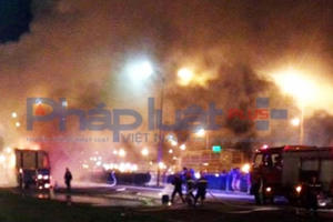 Nam Định: Ô tô khách bùng cháy dữ dội, khói lửa đỏ rực Quốc lộ 10 Nam Định: Ô tô khách bùng cháy dữ dội, khói lửa đỏ rực Quốc lộ 10