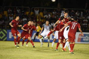 Cầu thủ Philippines “sốc” vì bay 20 tiếng sang Việt Nam đá trận lượt về