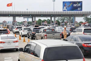 Bộ GTVT yêu cầu xả trạm khi ùn tắc tại trạm thu phí dịp Tết