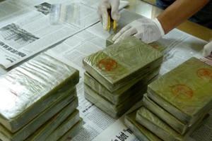 Cảnh sát nổ súng giữa Thủ đô, truy bắt xe Fortuner chở 29 bánh heroin như phim hành động