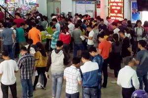 Gần 50.000 vé tàu Tết được đặt trong sáng đầu tiên ga Sài Gòn mở bán