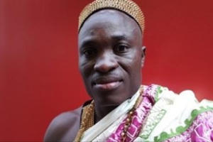 Vua châu Phi quay lại Canada làm việc để gửi tiền về nuôi dân