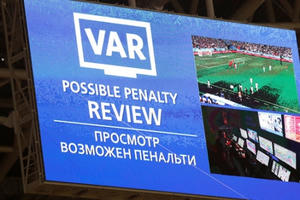 VAR tiếp tục gây tranh cãi dữ dội