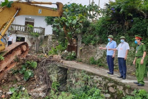 Hỗ trợ tháo dỡ công trình để mở rộng tuyến đường quốc lộ 2B