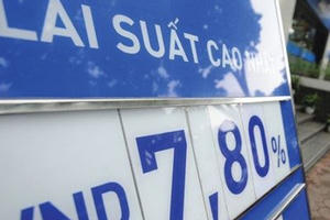 Vì sao các ngân hàng nhỏ thường huy động với lãi suất cao hơn ngân hàng lớn khoảng 0,5%?