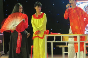 Học sinh thành Vinh hào hứng với vở hài kịch “Nghêu – Sò – Ốc – Hến” được “Anh hóa”