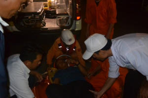 Đà Nẵng: Cấp cứu ngư dân gặp nạn khi cách bờ biển 50 hải lý