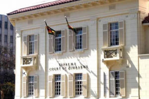 Kiện bạn trai cũ vì tội có "cậu nhỏ" dài bất thường