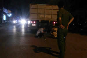 Nam thanh niên lao vào xe tải tự tử do cãi nhau với mẹ?