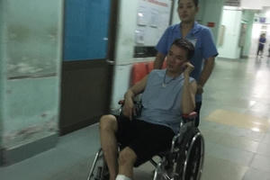 Đàm Vĩnh Hưng cấp cứu trong đêm, khâu 6 mũi