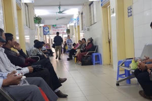 Giảm thị lực, tổn thương giác mạc vì mắc bệnh viêm kết mạc