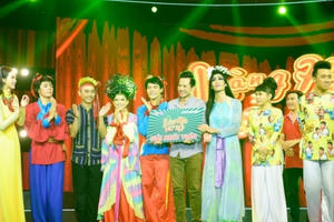 Ngũ Sắc khiến khán giả choáng ngợp khi hát cải lương phong cách slow motion