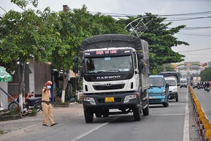 Kích hoạt phương án “Phòng thủ bên ngoài, tấn công bên trong” trong phòng, chống dịch Covid-19