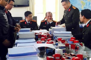 Bản tin Pháp luật Plus ngày 12/12/2016: Triệt xóa nhóm đối tượng mua bán trái phép hóa đơn GTGT trên 1.000 tỉ đồng