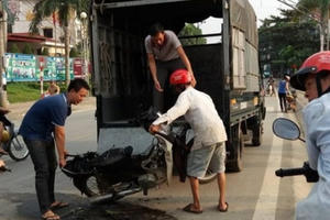 Hà Giang: Xe máy Dream bất ngờ bốc cháy khi đang lưu thông