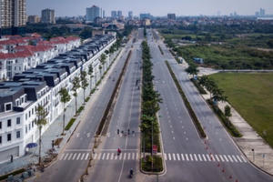 Tuyến đường 10 làn xe chạy qua khu đô thị khổng lồ ở Hà Nội