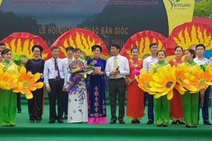 Tưng bừng khai mạc lễ hội du lịch Thác Bản Giốc