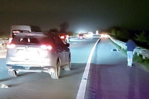 Đi bộ trên cao tốc Nội Bài – Lào Cai, người đàn ông bị xe đâm tử vong