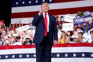 Cứng rắn với Trung Quốc, Trump “đánh cược” trong cuộc đua Tổng thống 2020?