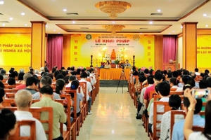 Tại sao sách về nhà ngoại cảm Phan Thị Bích Hằng lại được giới thiệu tại chùa?