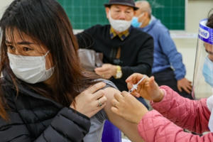 Hà Nội gấp rút tiêm mũi 3 vaccine COVID-19 cho người dân